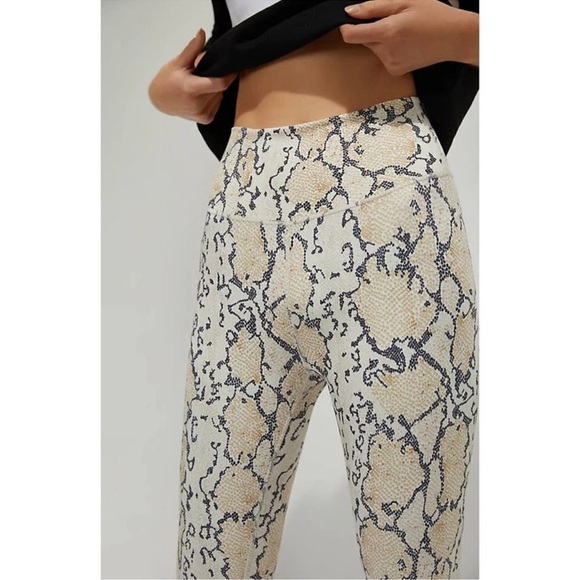All Fenix x Anthropologie Python Snakeskin Print 7/8 Leggings - Picture 3 of 15